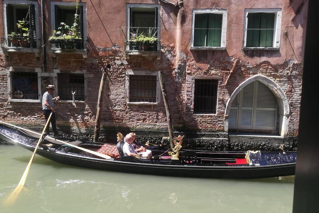 Saint Mark Canal View Apartment Venedig